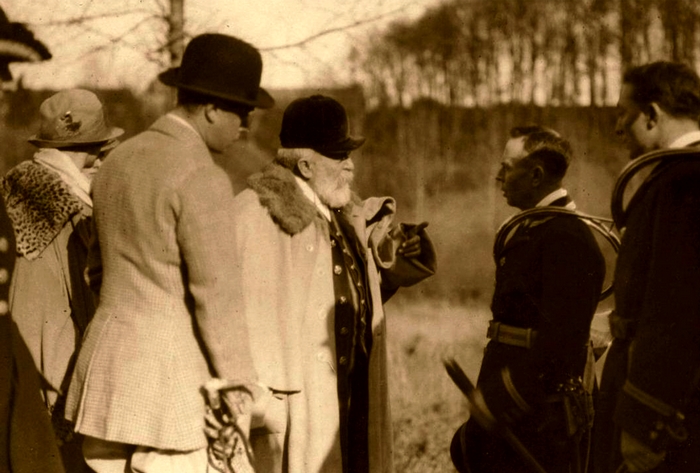 Le Prince de Galles, Gaston Menier et le piqueur de l'équipage en janvier 1924 - Don de M. A.-P. Baudesson à la Société de Vènerie
